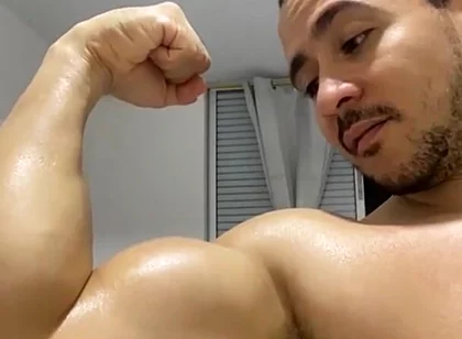 Great Muscular Adoration of a Super Horny Latino