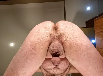 Naked Arsehole Squats for the Camera