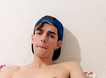 Freeballing Boy Squirts Big