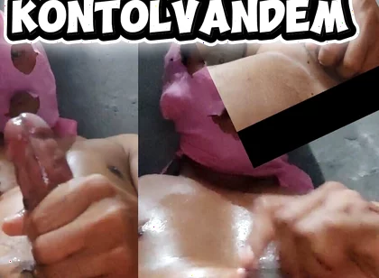 Big Dick Squirts Sperm