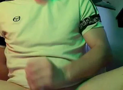 Twink Shows His Feet and Jerks off