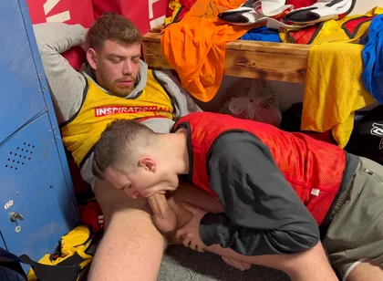 Straight Lad Gets Sucked off in the Locker Room