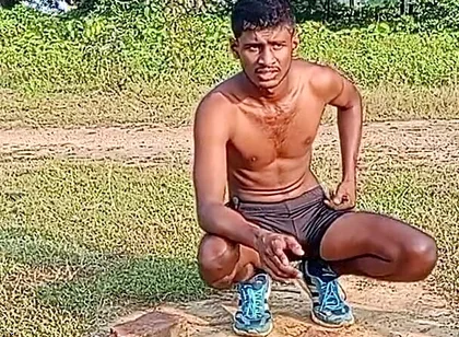 Six Pack Banao or Apna Land Vi Majbut Karo Six Hai Too Land Majbut Hai