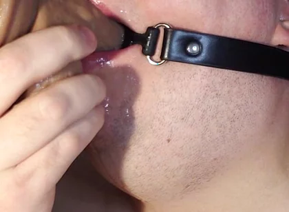 Sloppy Deepthroat 7 Inch Gyrating Dildo Whit Mouth Gag