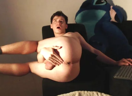 Hot Larino Chats Online While Showing off His Beautiful Ass
