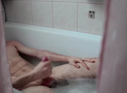 My Biggest Shakeing Orgasm in the Bathtube!