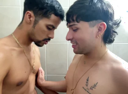 Ryam Y Diego Follando En El Bano A Escondidas De Su Novio Cornudo Luke Trio De Sexo Y Porno Gay Colombiano Medellin Con Mucha Leche En El Culo Y Verga