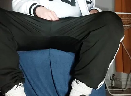 The Dregsau Dj-bro Pisses in His Pants.