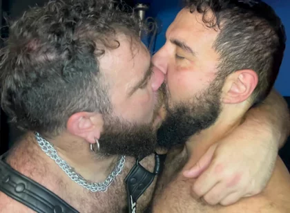 Hairy Gay Bear Top Deepthroat, Rimming, and Balls-deep Anal Pounding in Sweaty Cum-filled Hookup