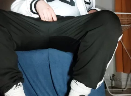 The Dregsau Dj-bro Pisses in His Pants.