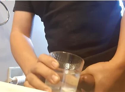 Pinoy Celebrity Host Jakol !!! Pinutok Sa Baso