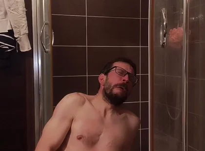 Jerking off a Cock in the Shower