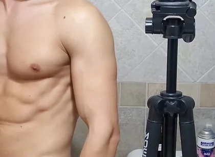 Flexing My Muscles and Cumming!