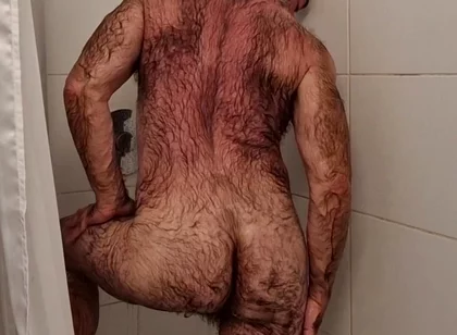 Hairy Muscle Stepdaddy Takes a Shower