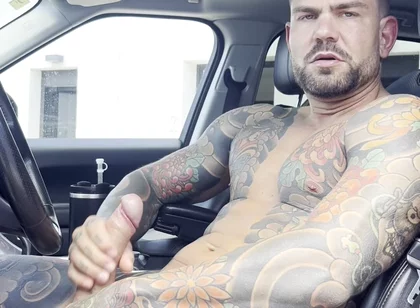 Guy Masturbates in the Car