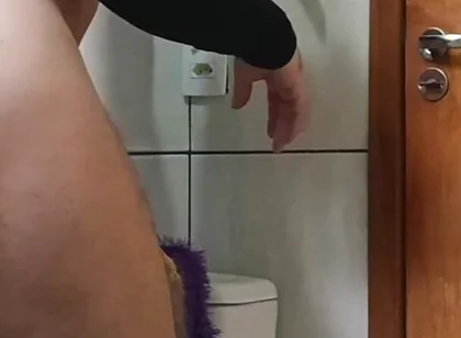 Look at the Thickness of This Gay Hottie's Leg