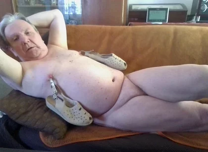 Chubby Andi Horny Jerks off on the Sofa