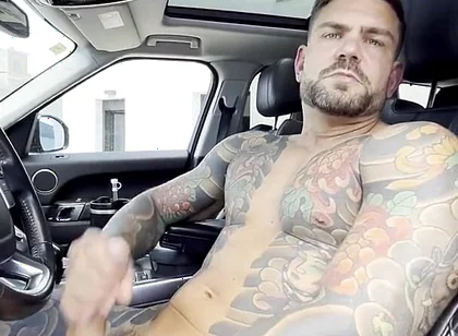 Guy Masturbates in the Car