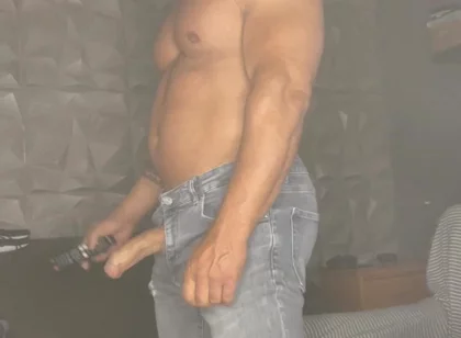 Mr Guru Hjerk of Video. Bodybuilder in Jeans