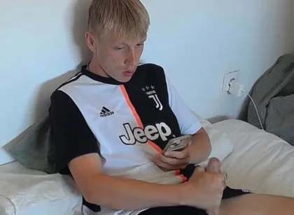 [face Reveal] Soccer Bro Jerks off in Bed