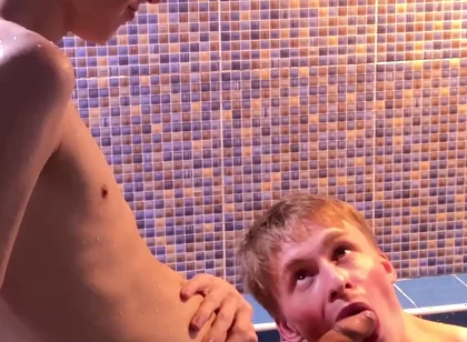 Teenage twinks Matty and Aiden blowjob in the swimming pool