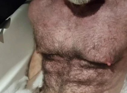 Hairy Muscle Bear Jerk off in Tub