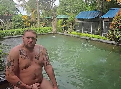 Jimbob Wanking in Pool