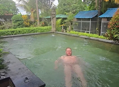 Jimbob Wanking in Pool
