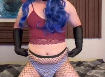 Sissy CD Shaking Big Ass Solo