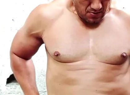 Yuri Gaucho Muscular Male Cumming