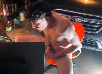 Solo Jerk in Garage, Discreet, but Still Classic Voyeuristic