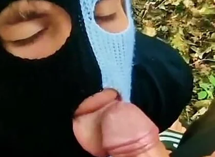 Twinks with Big Dicks Fuck During Breaks in the Park Without Condoms Until They Cum