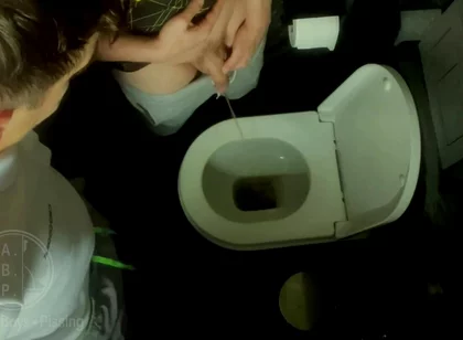 Amateur Boys Peeing Together