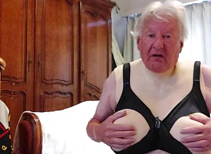 Nursing Bra and Thight Miniskirt