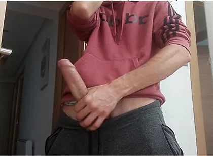 I Finish The Rich Handjob Of This Huge Hard Cock That Spreads The Sperm In Jets Everywhere