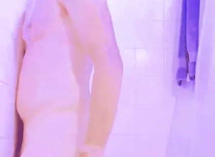 Kris Reelz- Takes a Perverted Shower