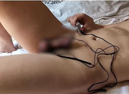 電気フラク電気フラクて尿道を焼き激痛尿道責め Frying My Urethra With An Electro Plug! Intense