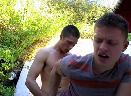 A horny college boy hook up!