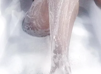 I Wash My Body in the Bath (2025)