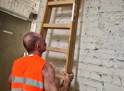 Very Hairy Builder