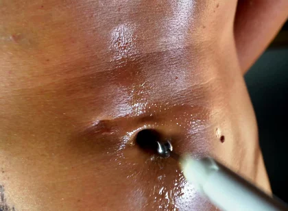 Navel Takes the Machine. From Slow Stretch to Hard Rhythm