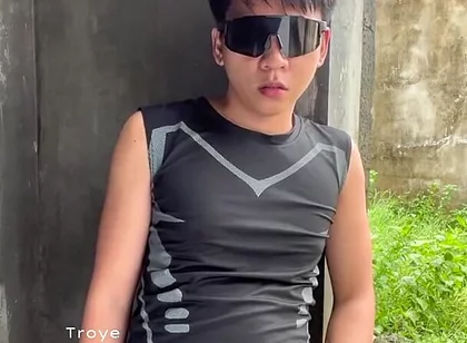 I Need Someone to Touch My Sexy Body