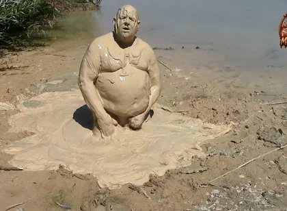 Mudbath in Creamy, Light Mud - Like Vanilla Pudding