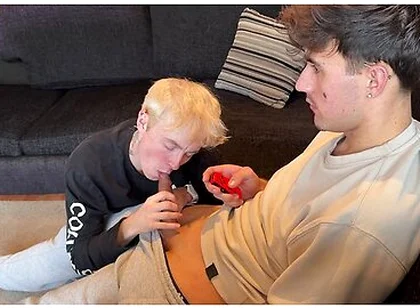 Blowjob During Fortnite Gaming