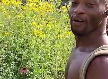 Kenniejai Walks Nude by the River in Chicago and Gets Caught