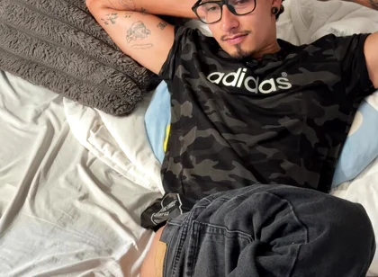 A Hetero's First Handjob with His Best Friend Watching Gay Porn