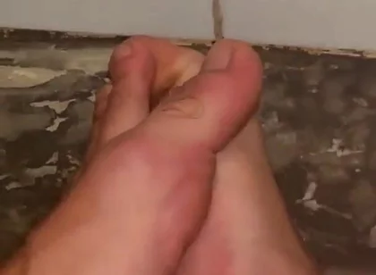 Teen Cums on Own Feet