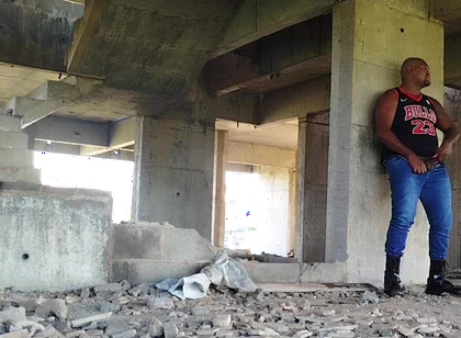 I Went to Pee at the Construction Site and Felt Like Getting up to Some Mischief.
