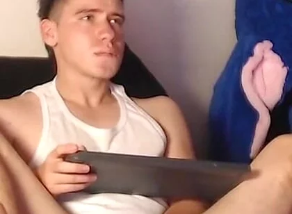 I Masturbate and Show My Ass to the Camera