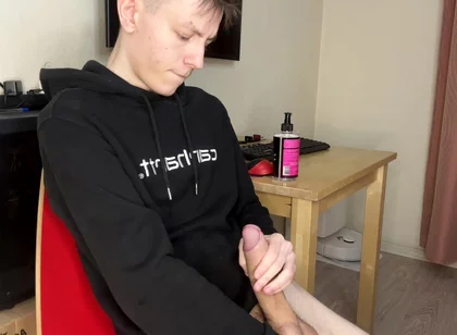 18 and Horny: Twink's Sticky Load Explosion